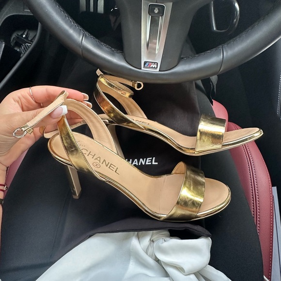 CHANEL HEELS - Picture 3 of 11